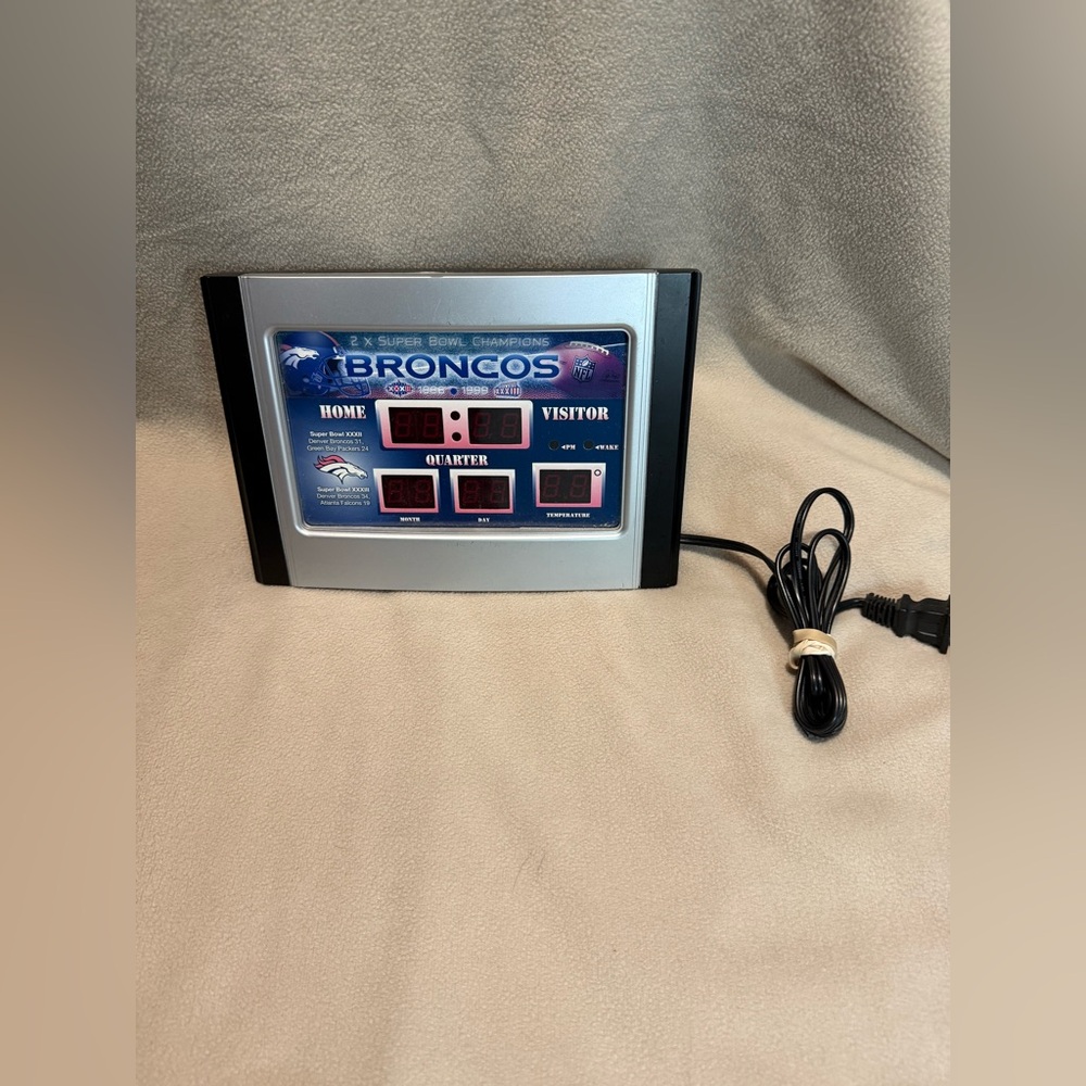 🏈 Denver Broncos Scoreboard Alarm Clock – Super Bowl Champions Edition 🏆
